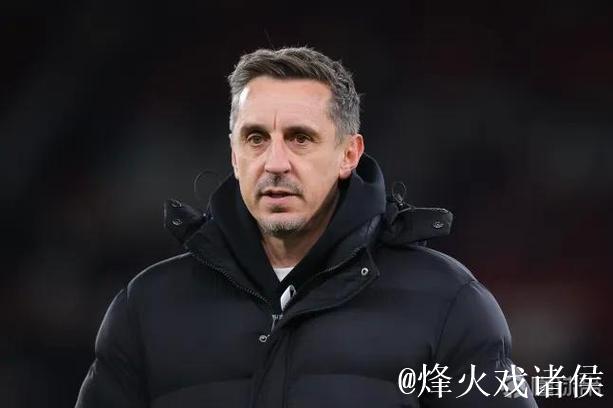 内维尔:卢克-肖应该踢得更强硬,他让队友陷入了两难的境地 内维尔:卢克-肖应该踢得更强硬,他让队友陷入了两难的境地